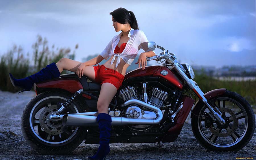 Beautiful girls and motorcycles in Kayseri