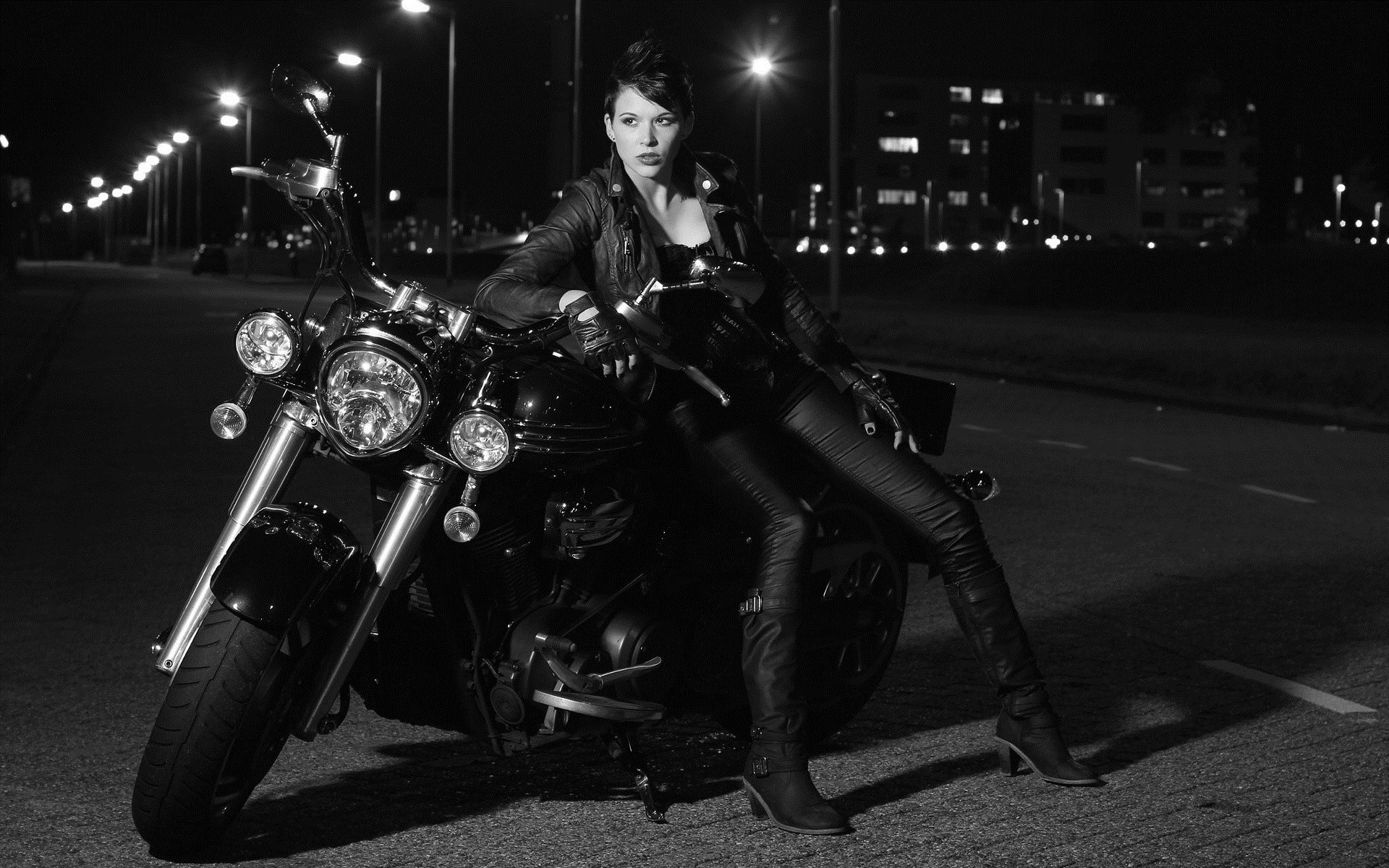 Photo Beautiful girls and motorcycles in Kayseri