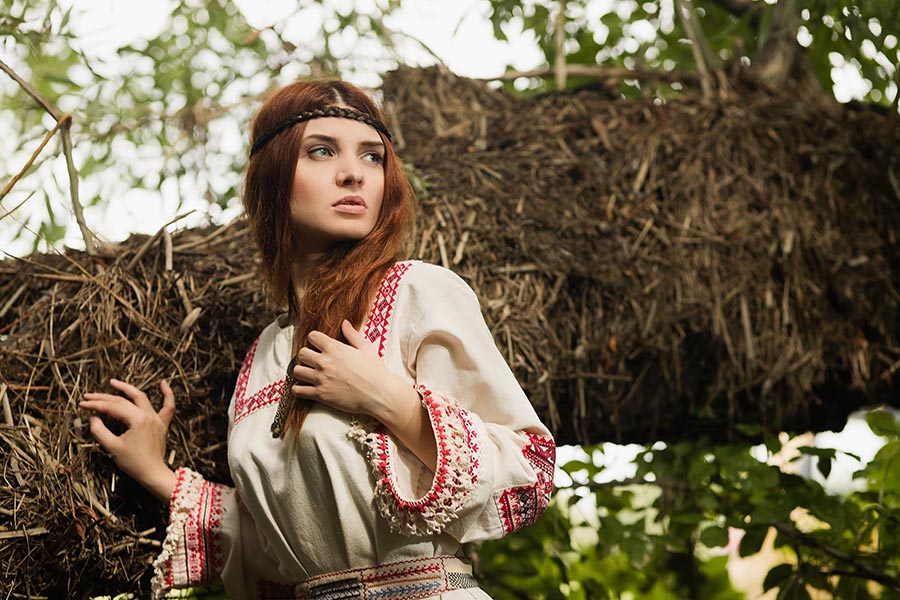 Women in Slavic costumes in Kayseri