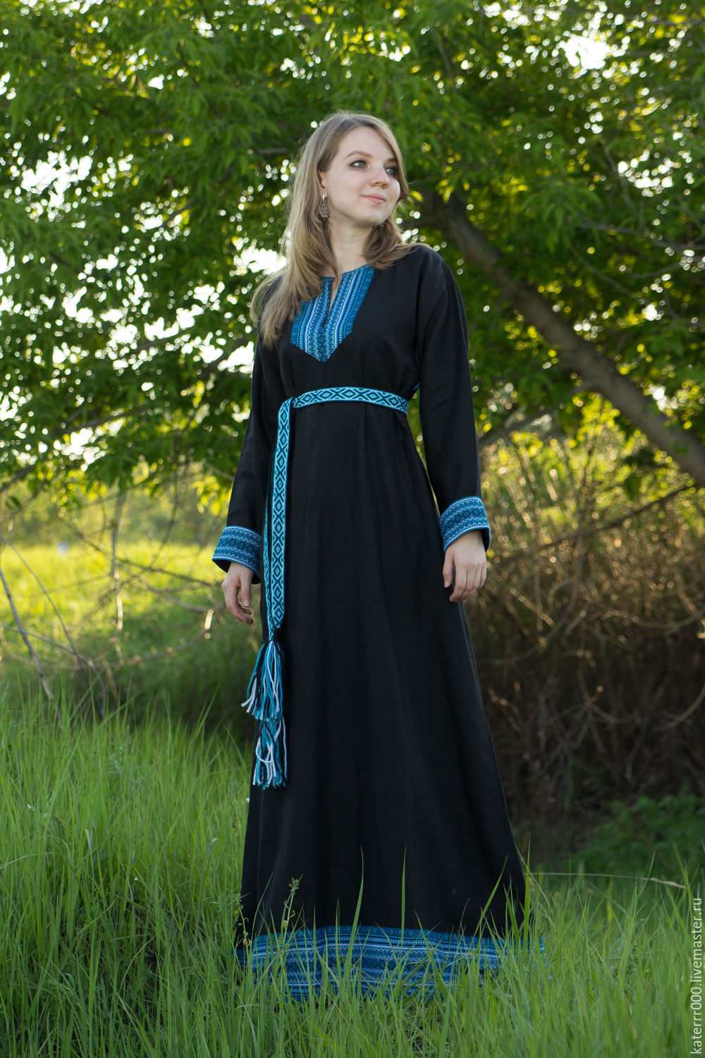 Women in Slavic costumes in Kayseri