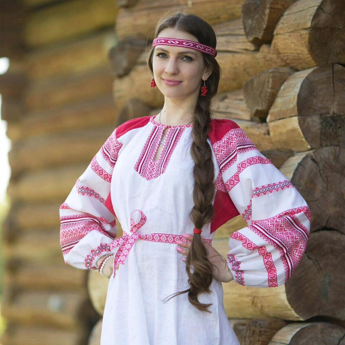 Girls in Slavic costumes in Kayseri