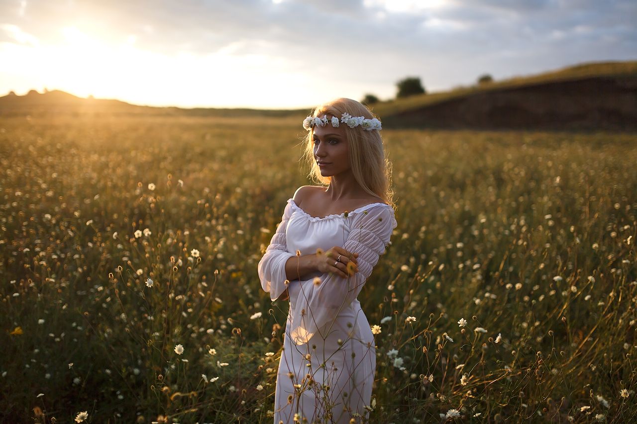 Girls in Slavic costumes in Kayseri