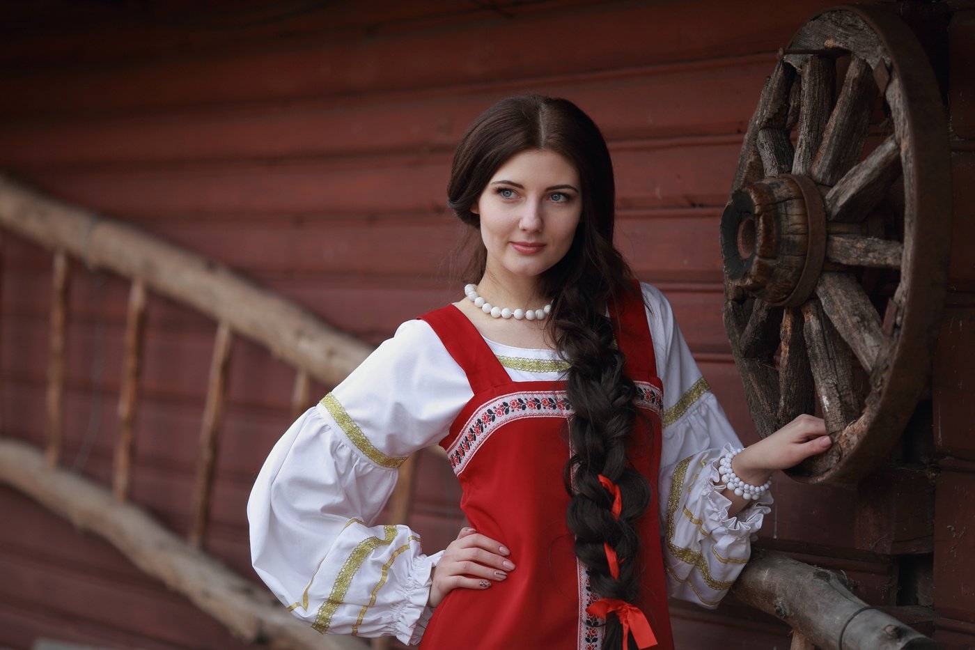 Girls in Slavic costumes in Kayseri